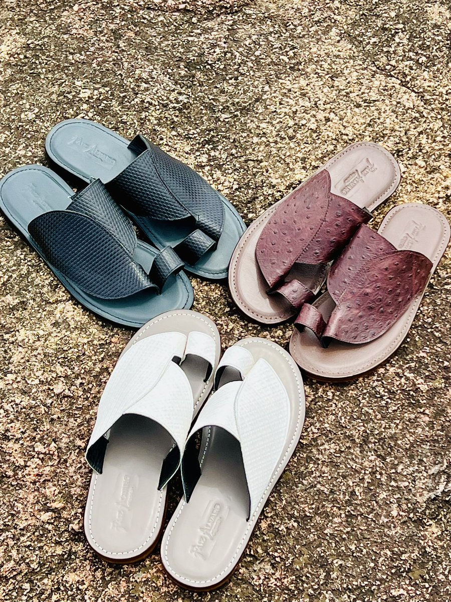 Faiz__Alvaro's tweet photo. Neatly handcrafted genuine leather slides for those with the finer taste in life 

Price:25k

Dm/whatsapp:09053425980 for orders and enquiries https://t.co/eOrk5Ionyv