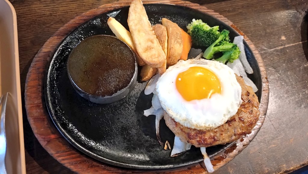 Oh_tech5's tweet photo. 先々週は あさくま会、先週は某ドライバーさん御用達(?)の焼き鳥屋にてそれぞれ東海メンバーさん達(+α)といっぱい話した🗣️💬楽しかった！ 
最近、思い通りに事が進まないと直ぐ面倒くさくなって😖…🤯…🫩…ってなる。
仕事は暇なんだけどね、なんか疲れてる💧

群馬工場長＆組合VS東海…
めんどくさ… https://t.co/1glT5sHoMi