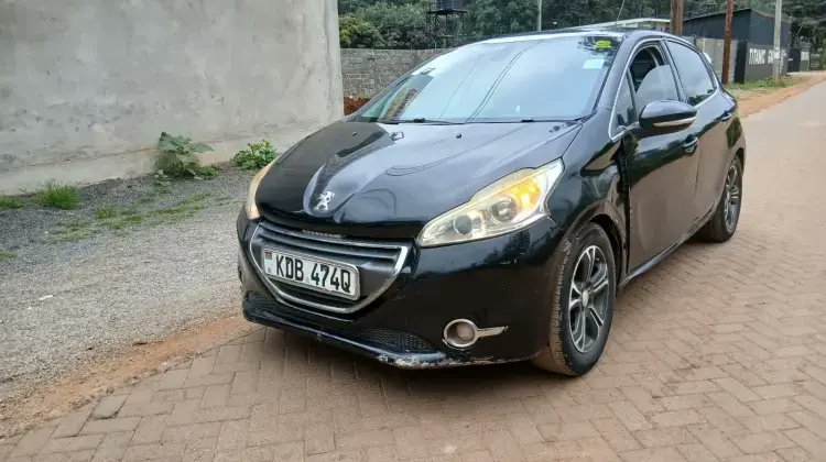 Shareman_Cars's tweet photo. Deposit: KES 227,500 | Price: KES 650,000
🚗 Peugeot 208 2014
✅ 1.2L Petrol Engine
✅ Automatic 
✅ 169,799 KM
📍 Nairobi
Stylish, fuel-efficient, and comfortable. The Peugeot 208 is perfect for city driving, offering a smooth ride and modern European design.
📞 0710 792 499 https://t.co/nfIJTH2Na7