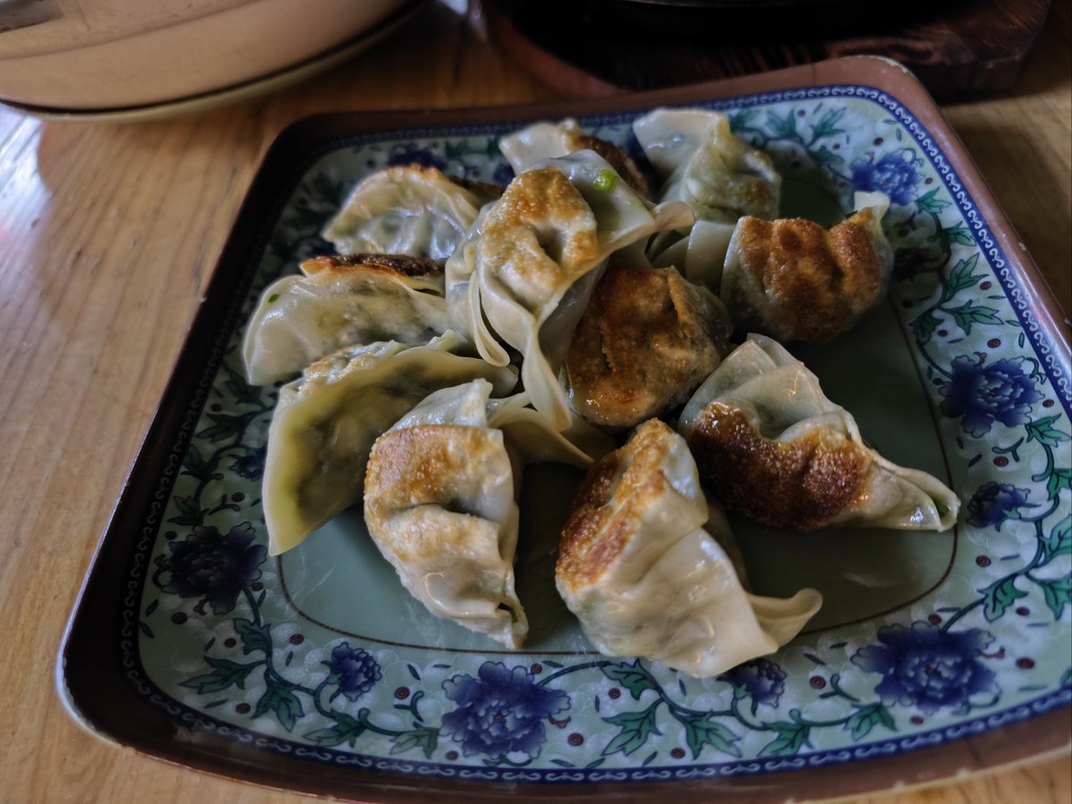 stal12683's tweet photo. [Late-night comfort: sizzling gyoza, miso soup, and warm rice bowl—every bite heals the tired day. ]， https://t.co/0p9NupLpfo