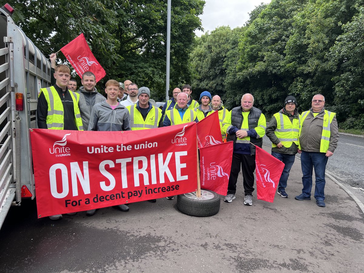 UniteunionNI's tweet photo. Haldane- Fisher workers standing strong on the picket line in Newry this morning 💪 ✊ #solidarity https://t.co/voLe9d0JCn