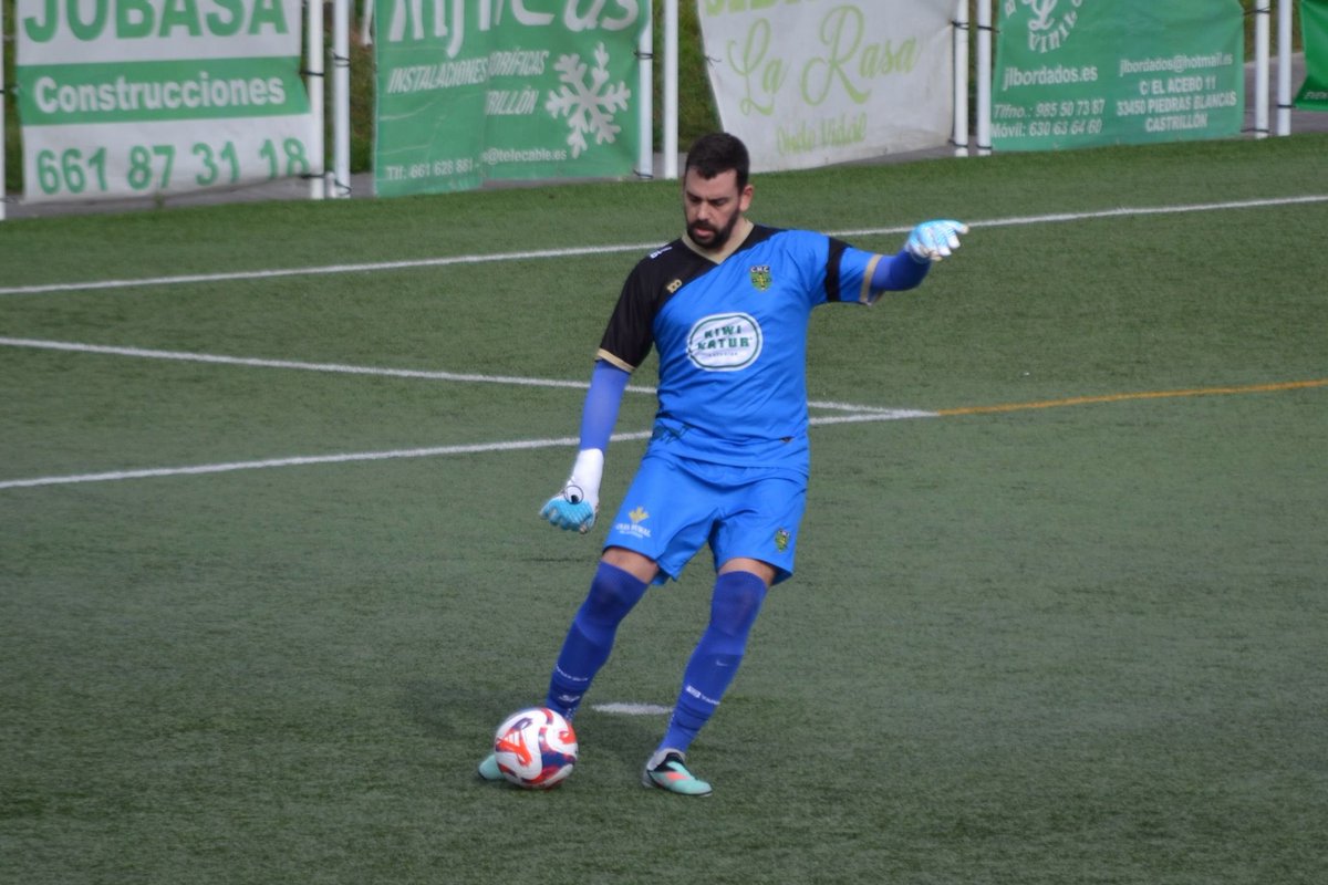 laminadelfutbol's tweet photo. 🧤 Javi Menes NO seguirá en el Club Hispano.

Portero con experiencia en Tercera RFEF en equipo como Langreo, Praviano o Stadium y que esta temporada disputó 17 partidos con el conjunto de Castrillón. https://t.co/ZRkrKdgneB