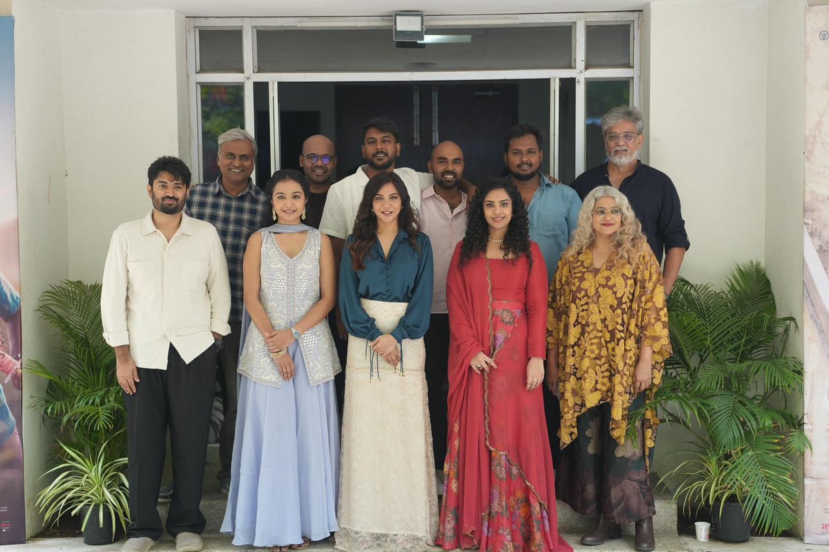 kayaldevaraj's tweet photo. Lights. Camera. #Heartin โค๏ธ๐ฅ
Moments from the grand Audio & Trailer Launch of #Heartin
Excitement, celebrations, and the promise of a beautiful story ahead.
#HeartinFromJune26
Written & Directed by @kishoredir ๐ฌ
A @RajeshMRadio Musical ๐ถ
@sananth__ @madonnasebast14 @emayaing @mukes47 @whatsapp_mani @Debnita_Kar @barathvikraman @gdurairaj10 @rekhshc @tridentartsoffl #RRavindran #StepOneStudios @APIfilms @divomovies @onlynikil