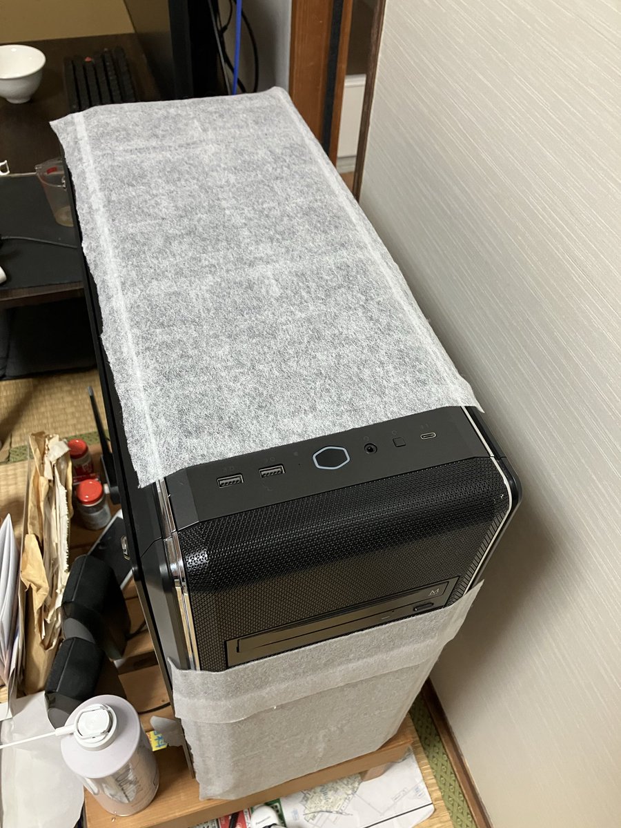 fuminwww's tweet photo. ゲーミングPCのフィルター新調したわ、
見た目は不細工やけどホコリ対策には効果的面やで＾＾
半年に1回変えてるけどおかげでケース内にホコリほとんど積もってないわ
(´・ω・｀)
まあそもそもグリムドーンしかやってないからそんなに酷使してないんやけどね。
#お掃除
#一人暮らし https://t.co/ouAnUi1WeV