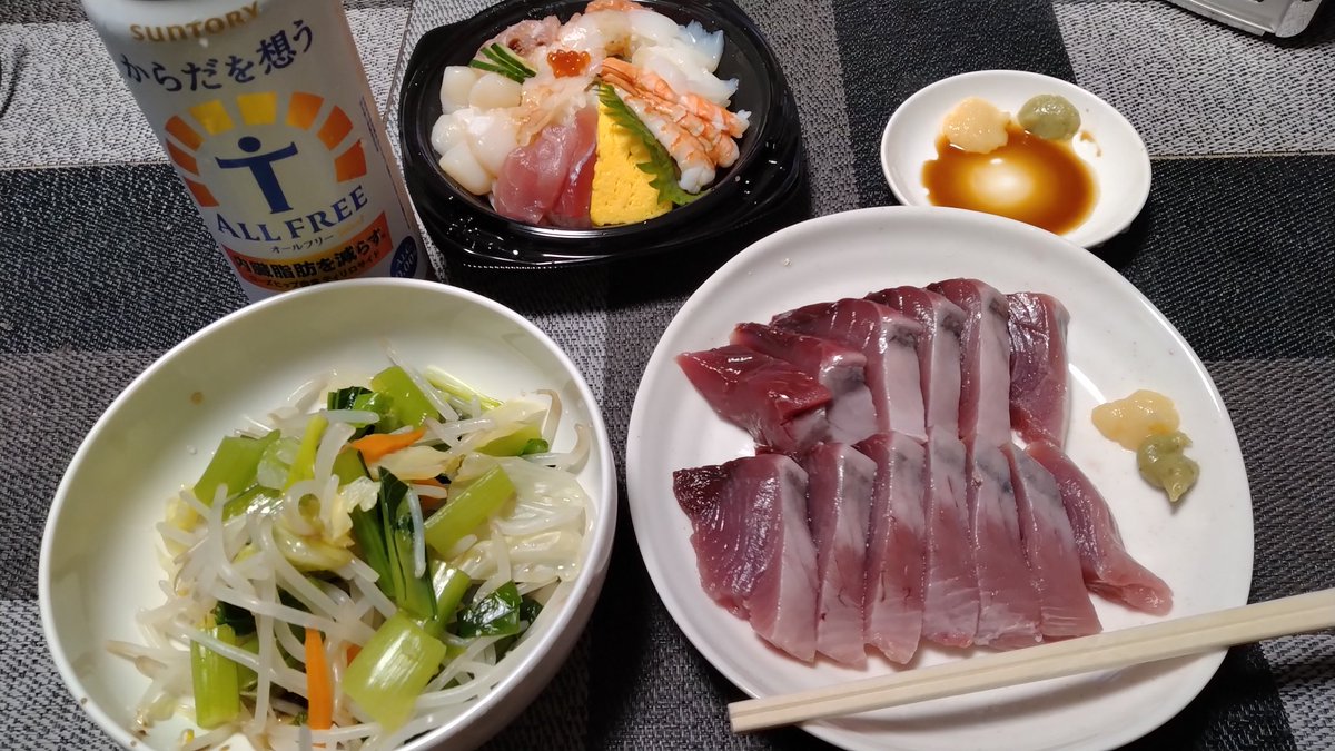 M635BMW's tweet photo. 今日はお仕事はお休みで
趣味の音楽曲創りしていました、晩飯は海鮮尽くしですね～。 https://t.co/pXgURnBs4W