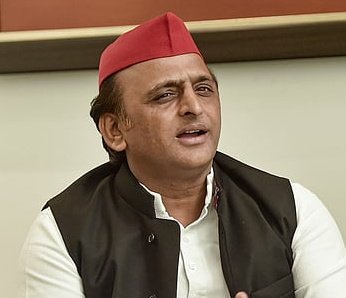 KraantiKumar's tweet photo. सबसे पहले बीजेपी के नेता रजनीश मिश्रा ने PMO को चिट्ठी लिखकर आरोप लगाया राम मंदिर दान पेटी में मिलने वाली रकम में घोटाला किया जा रहा है.

इसके बाद समाजवादी पार्टी के भूतपूर्व विधायक पवन पांडेय ने राम मंदिर में पैसे के हेरफेर का आरोप लगाया.

इतना आरोप लगने के बाद भी जब मंदिर प्रबंधन और सरकार सोयी रही तब जाकर अखिलेश यादव को इस मामले में बोलना पड़ा.

अखिलेश यादव ने जैसे ही आरोप लगाया राम मंदिर में 7 करोड़ का घोटाला हुआ तब जाकर सरकार, मीडिया और मंदिर प्रबंधन के कान खड़े हुए.

इसके बाद RW वालों ने सोशल मीडिया पर अखिलेश यादव और उनकी बेटी पर आपत्तिजनक टिप्पणी की. अभी भी सरकार और मंदिर प्रबंधन चालबाजी कर रहे हैं. बिना FIR की जांच चल रही है. जबकि पहले FIR और उसके बाद SIT को जांच करना चाहिए.