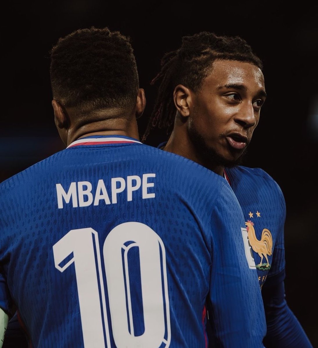 RMadrid_actu's tweet photo. 🚨 𝐁𝐑𝐄𝐀𝐊𝐈𝐍𝐆: Mbappé POUSSE pour que Michael Olise SIGNE au Real Madrid. ✅🤝

✅ Ils ont une GRANDE CONNEXION sur et en dehors des terrains.

@latigoserrano https://t.co/j8cDQ0Er9N