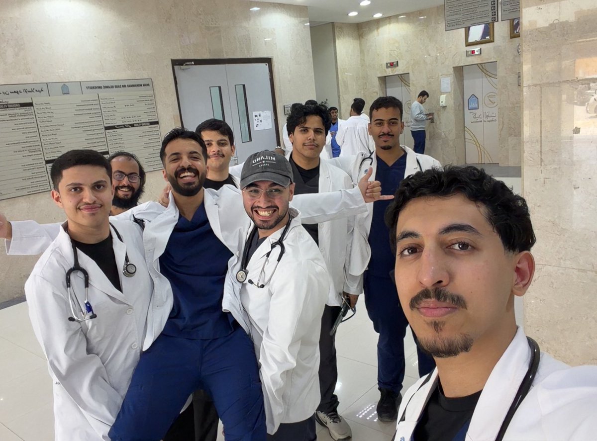 az11zz_'s tweet photo. اطول سنة بحياتي معقول خلصت؟ معقول رسميًا خلصت نص الكلية؟

3 down 3 to go ✅✅✅ https://t.co/FMm1gVN85J