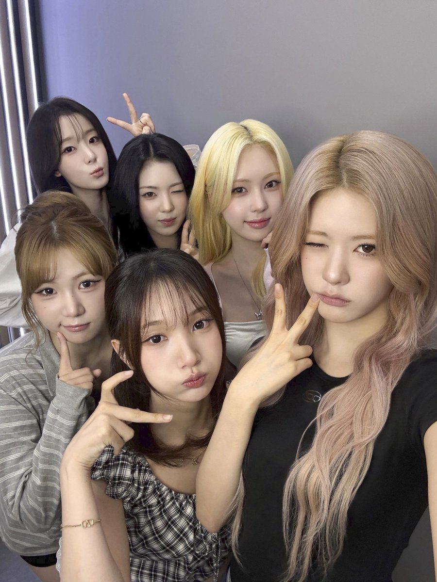ifeye_official's tweet photo. [📸 #eye_capture]
이프아이 전원 안아...🫂🫂

#ifeye #이프아이 https://t.co/ghT4tnmOxQ