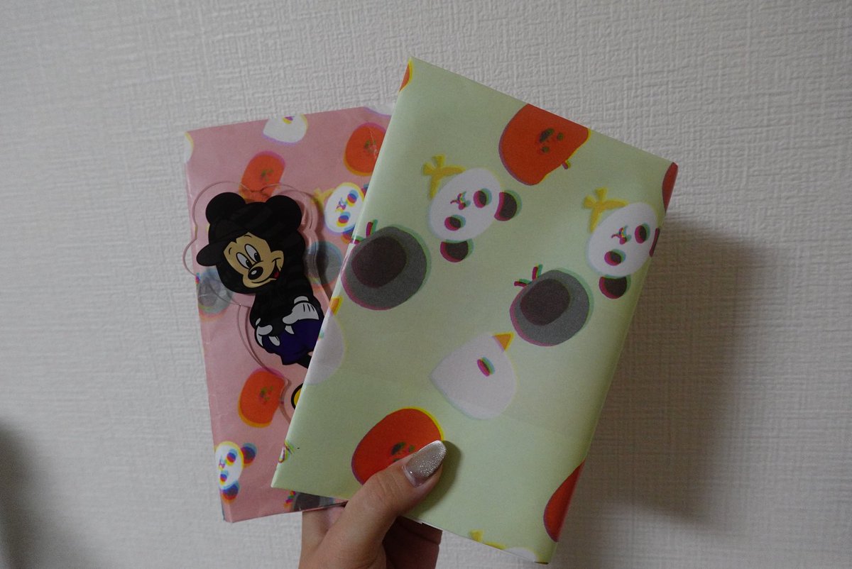 napomuni's tweet photo. フォロワーさんが全色刷ってくれたお写真と今回追加した新しい色📖  ̖́-
1ヶ月後の7/15までです➰ https://t.co/TvWUG5TN7o