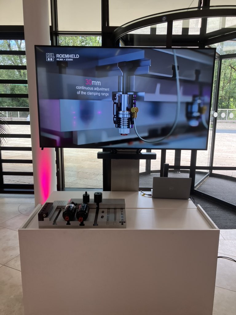 Roemheld_Japan's tweet photo. ロームヘルドのユニークな新製品が並んでました🇩🇪これらを日本市場へうまくご紹介し、生産性向上に寄与したいですね🤔

#ロームヘルド　#営業��議　#ドイツ出張 https://t.co/WOQxej5jfl