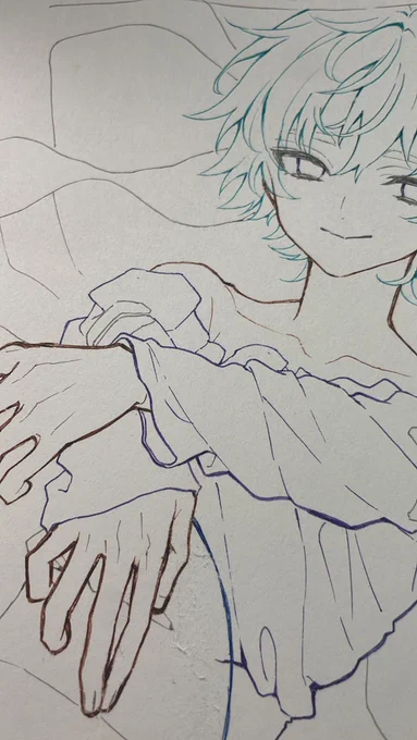 昨日の絵 の過程。 トレスして清書したので、下絵から清書になるタイミングで顔面のバランスをめっちゃ直してる。線画ミスしたので力技でなんとかしたけど着彩で目立たなくなりました。 #コピック