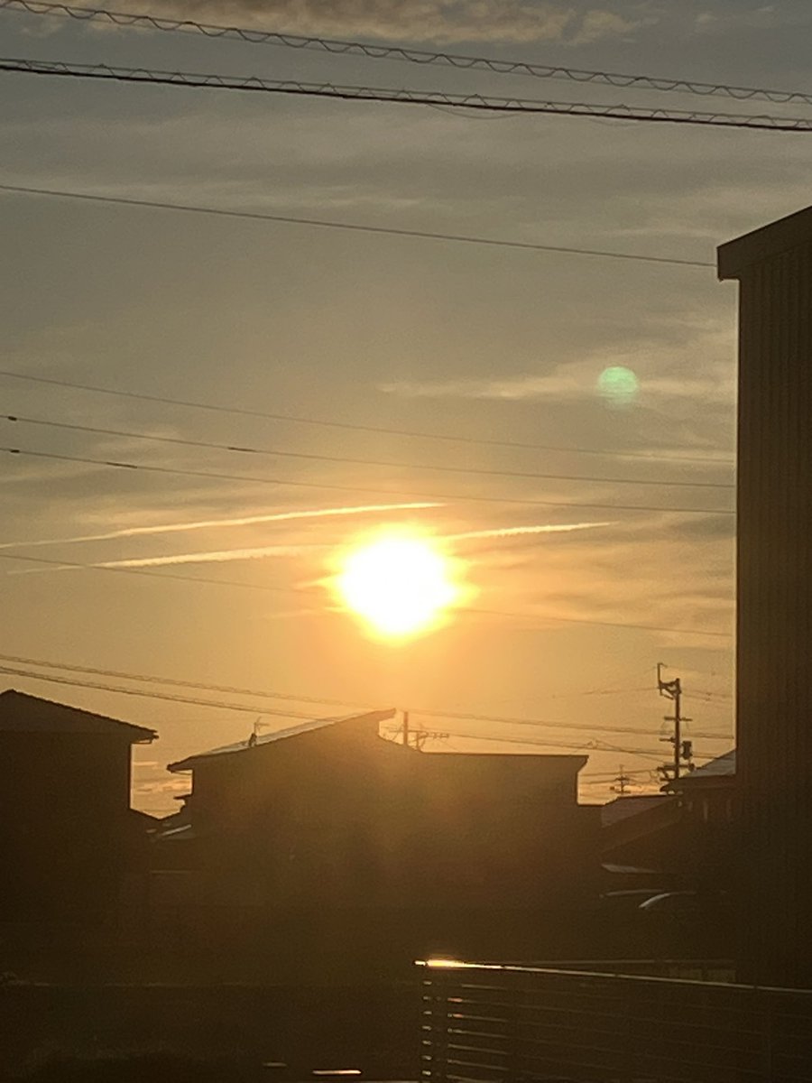 rtj73834034's tweet photo. 天気予報外れて今日は昼過ぎから太陽ｶﾝｶﾝ🌞でした🥵というわけで造成中だけど、こんな風景は残しててほしいなとおもったんで今日の夕陽も添えて  #イマソラ https://t.co/JxJxAnnZOS