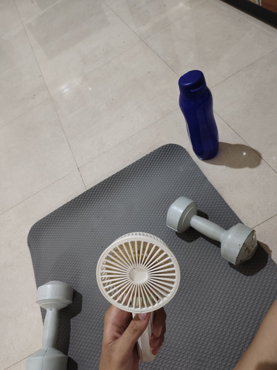 linoholicc's tweet photo. Leg day untuk hari ini🏋🏻‍♀️🏋🏻‍♀️🏋🏻‍♀️ https://t.co/rlByahzHzk