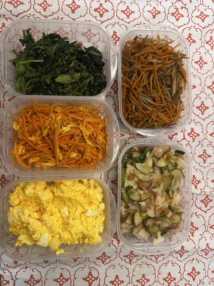 eMipo10's tweet photo. 旅する1週間が過ぎて、日常を取り戻すため、野菜の作り置きづくり

最近ハマってるのが、ズッキ��ニとレンコンの和え物。今回は梅干しとミョウガも入れてみました。 https://t.co/v45OhcuaB0