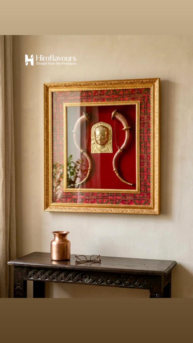 himflavours1234's tweet photo. Framed Devta Mukh Metalcraft 

A brass Devta Mukh, flanked by handcrafted copper Ransinghas and framed with a handwoven Himachali border—an ode to the rich cultural heritage of Himachal Pradesh.

Dimensions: Frame (20*22 inches) |  Ransinghas (12 inches each) - Customisable https://t.co/E5qQ3DyuUV