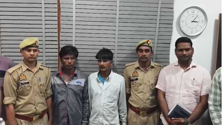 bstvlive's tweet photo. कानपुर

➡स्वाट टीम और बर्रा पुलिस का एक्शन
➡1 करोड़ की चरस संग दो आरोपी अरेस्ट
➡करीब साढ़े 8 किलो चरस को जब्त किया
➡नेपाल के बढ़नी बॉर्डर से चरस लाते थे 
➡डीसीपी साउथ ने पुलिस टीम को किया पुरस्कृत

#Kanpur #Charas #Police @kanpurnagarpol @Uppolice https://t.co/rV46u5yjAy