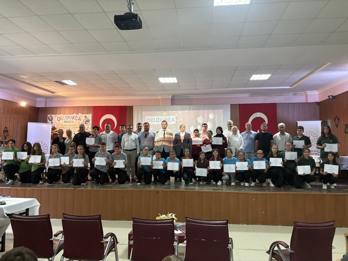 MalkaraMem's tweet photo. 📚 Malkara Kaymakamlığı tarafından yürütülen “Okudukça” Projesi kapsamında düzenlenen 7. sınıflar arası bilgi yarışması tamamlandı. Yarışmada 🥇 İmam Hatip Ortaokulu, 🥈 Nurten Hüsnü Pullukçu Ortaokulu ve 🥉 Naziye Ünal Sungur Ortaokulu dereceye girdi. 👏 https://t.co/H3KDkx37fZ