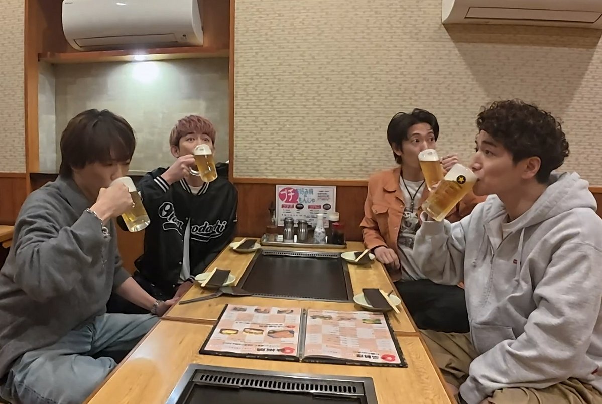 TVTOKYO_PR's tweet photo. ＼きょう深夜２時５分放送📺／

【ふぉ～ゆ～って、だれ？】

「嵐組」と呼ばれたふぉ～ゆ～が嵐ラストライブを語る✨
そして健康診断でまさかの診断結果が⁉️
健康診断後は４人の飲み会を開催🍻
飲み会に駆けつけた後輩とは…❓

TVerで見逃し配信💫

#ふぉゆだれ 
公式👉 @who_is_4U_tx https://t.co/Hc1om3YoZY