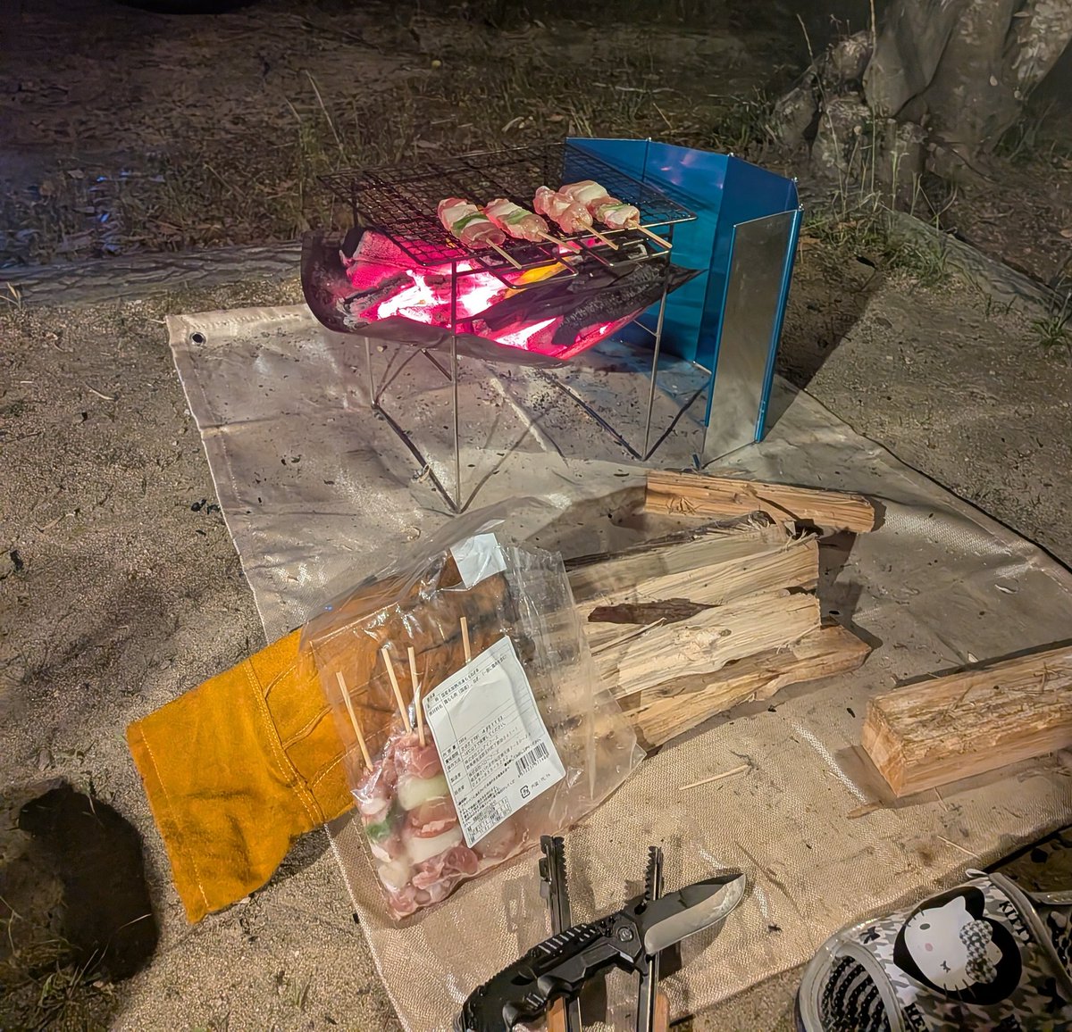 hourie12's tweet photo. 友達にキャンプ連れて行ってもらった🏕️ ♡
全部楽しかった(≧∇≦)
焚き火セットもらったから自分でも出来るように頑張る🔥

今日は朝から温泉行ってラーメン食べて磯遊びして解散🍜♨️🌊

2日間早かったヾ(＠⌒ー⌒＠)ノ https://t.co/gQw0ioYYxE