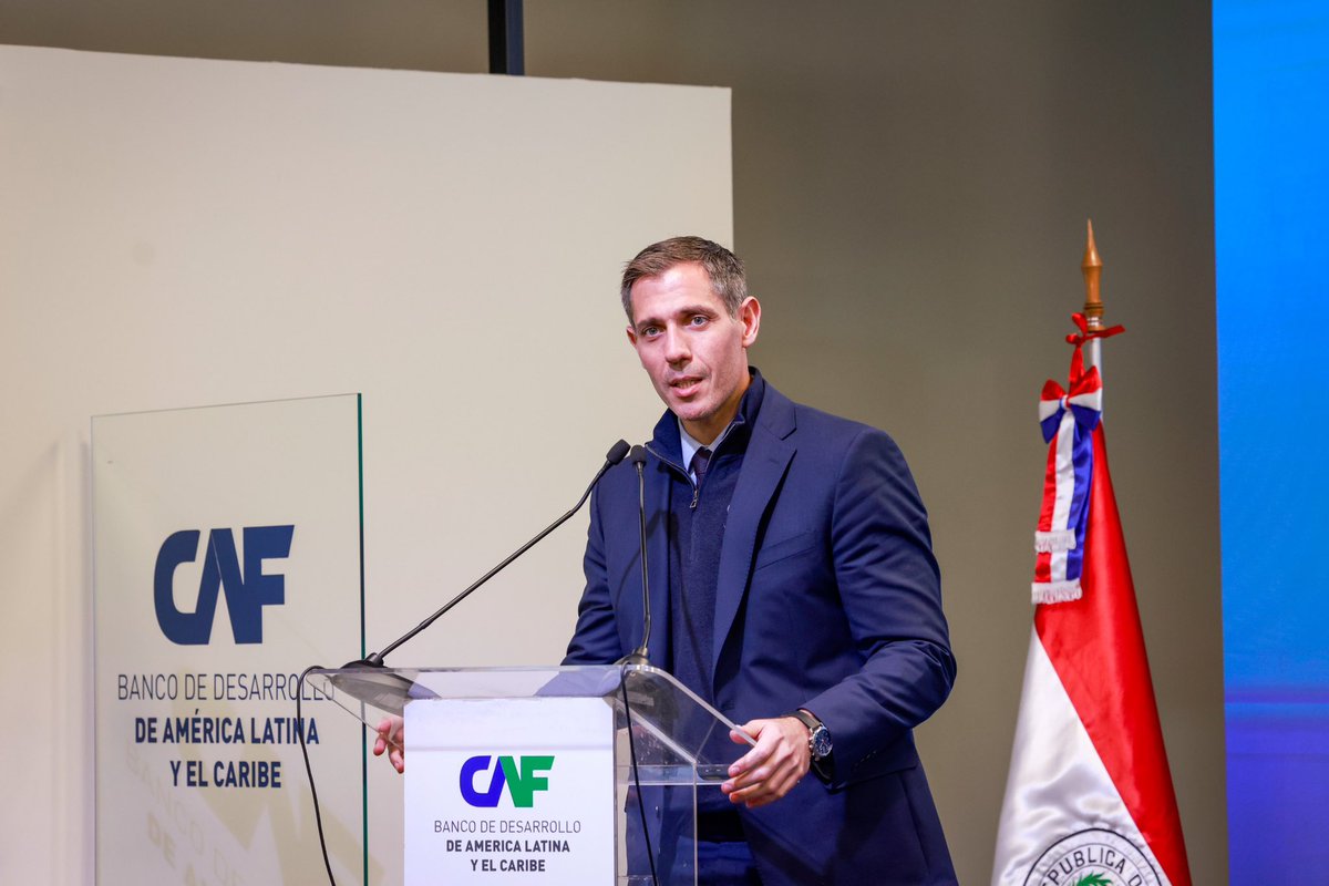 mriquelme1's tweet photo. Paraguay está dando un paso decisivo hacia una nueva Revolución Industrial 🏭🇵🇾

Con apoyo de la CAF, presentamos el estudio “Corredores Logísticos de Integración – Nodos Principales del Paraguay”, una herramienta clave para planificar el crecimiento industrial de manera más ordenada y equilibrada. 

Estoy convencido que debemos vincular la atracción de inversiones con el desarrollo territorial, para que las oportunidades, el empleo y el progreso lleguen a las zonas que más lo necesitan.

Reafirmo que fortalecer nuestra logística, infraestructura y parques industriales, articulando esfuerzos con las instituciones de formación para preparar el talento humano que demandará el crecimiento productivo es estratégico.