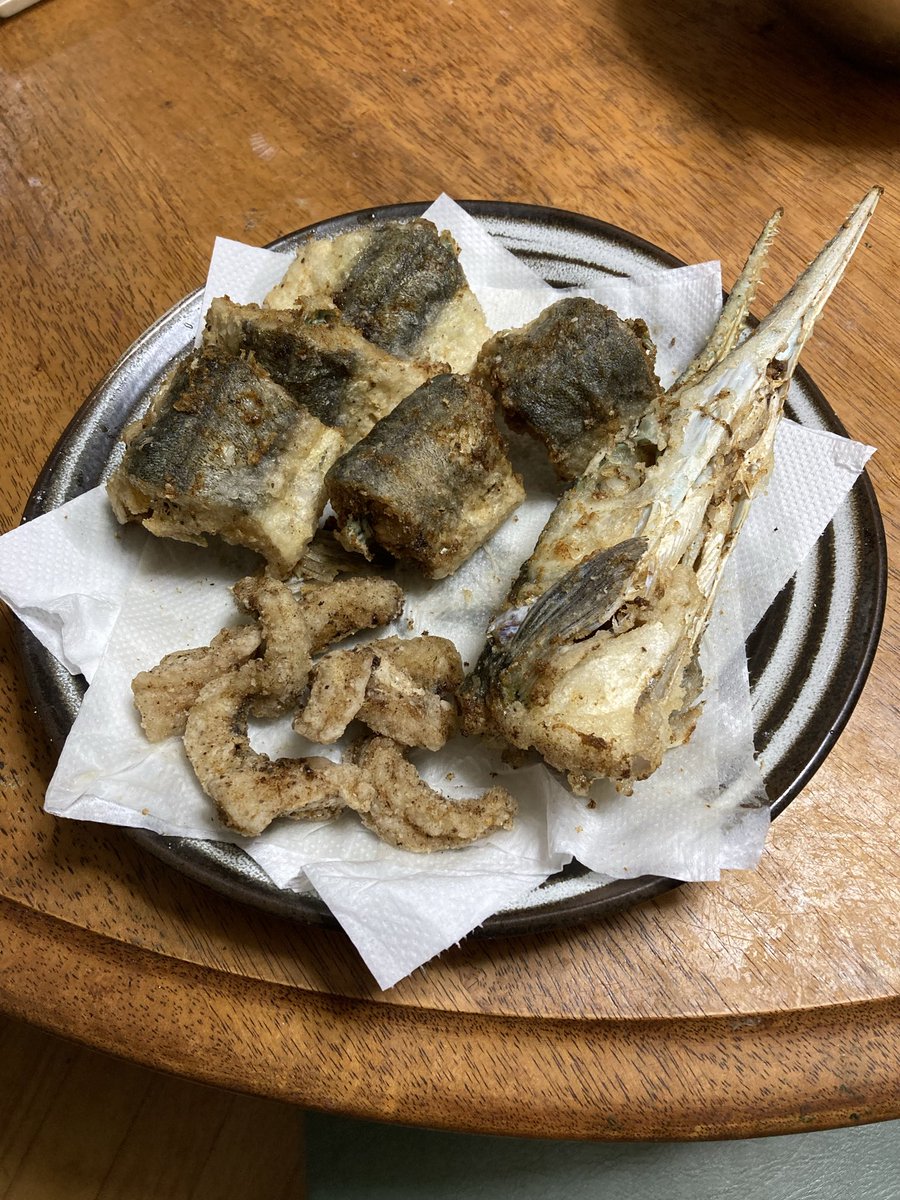 ginomasa's tweet photo. この間釣ったシジャーの唐揚げ　
相変わらず寄生虫だらけだった笑 https://t.co/Sc3Sodwh1s