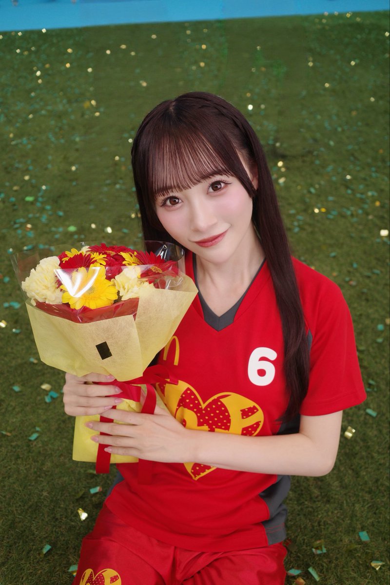 otoshima_risa's tweet photo. 嬉しいお知らせです🍟
この度、マクドナルドのwebCM
「VIVA！ワールドマック」に
＝LOVEが出演させていただきます！！
小さい頃からマクドナルドさん
大好きだったので凄く嬉しいです☺️
6月17日（水）から期間限定で販売です🍔
いっぱい食べよう〜！！

#PR #日本マクドナルド https://t.co/MI4mKoihJO