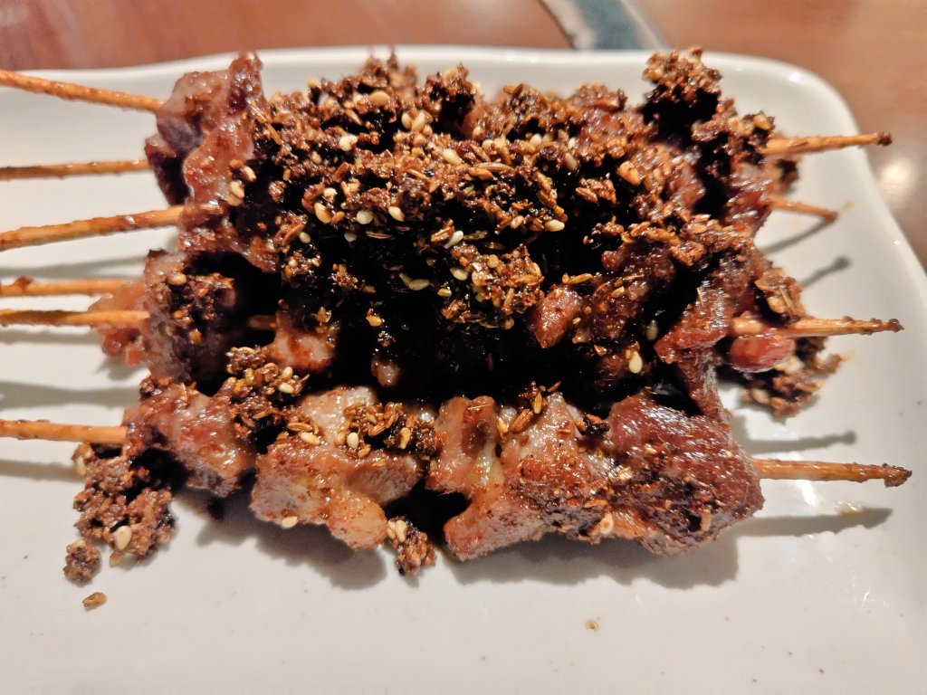 respect_plain77's tweet photo. 久しぶりに
近所の中華屋で
ラム串焼きと
豚バラとキクラゲ炒めじゃ🤗
揚げクミンの
香りがたまらん😆
カンパイでーす🍻
#晩酌
#晩ごはん https://t.co/ASyaGCHTel