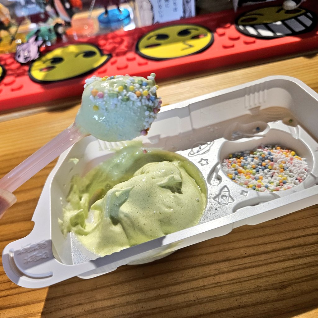deed_rit's tweet photo. 子供のころからめちゃくちゃ大好きですぐ買った👍️
待ってたぜメロン味🤪 https://t.co/vJjHBI6BN3