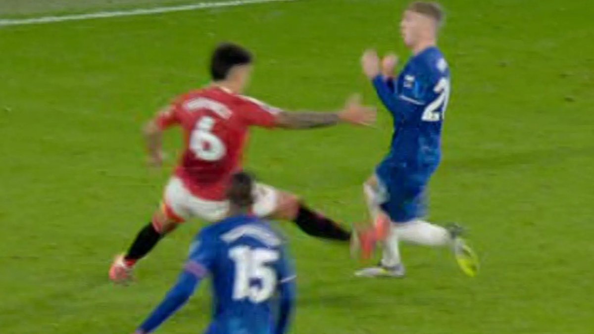 Victor_cfr's tweet photo. @henryggmu1 Did he get a red card? https://t.co/Z4U749JNB9