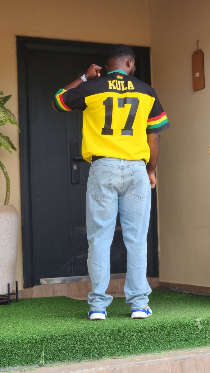 HeadlessYouTube's tweet photo. OOTD! 🇬🇭 https://t.co/tNcXW3RmSO