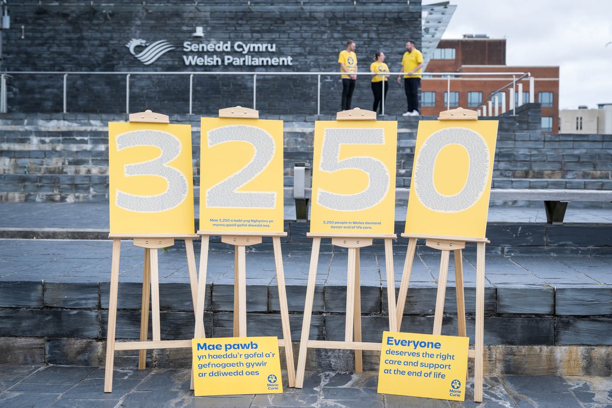 MarieCurieCymru's tweet photo. Yesterday we handed in our open letter at the Senedd - backed by 3,250 people across Wales calling for better end of life care.

Mae’n bryd gweithredu.

We need care that works - 24/7, properly funded, and there when people need it most. https://t.co/gyaGzwCTNq