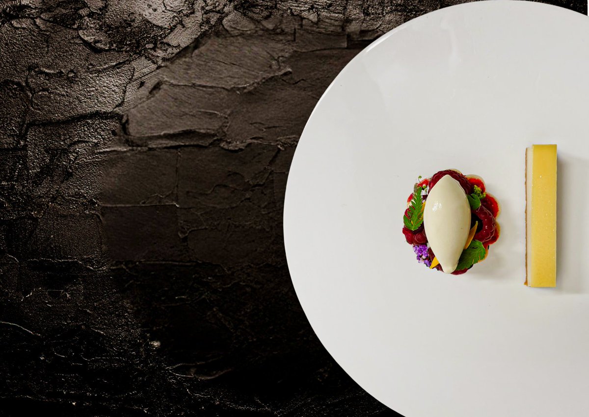 PlasDinas's tweet photo. Lemon Tart

Amalfi lemon, raspberry compote, camomile ice cream.

#JuneMenu #VisitWales #MICHELINGuideGBI https://t.co/LqSBAv2BqY