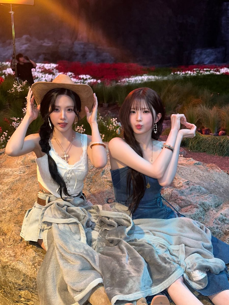 fiq_D_flover's tweet photo. [💌officialfromis_9] -Instagram Update-

#AD fromis_9 LIKES AION2 BETTER too ♡

#fromis_9 #프로미스나인 
@realfromis_9 https://t.co/DzjrBlDeAk