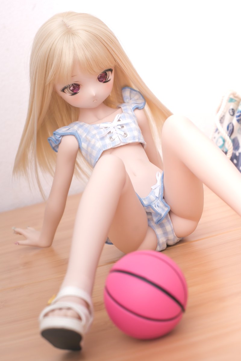 kilipo_n's tweet photo. エリス｢ｲﾀｯ💥誰よこんな所に🏐転がしたの (*｀Д´)ノ ｣

うーむ、下着だとダメだけど水着なら許されるポーズだね〜 ｺｯｿﾘ|ω・｀)つ🏐

エリス｢ｳﾙｧｯ(((((;`Д´)≡⊃)`Д)､;'.･ｸﾞﾊｯ!!｣ https://t.co/MdjUuLhdHj