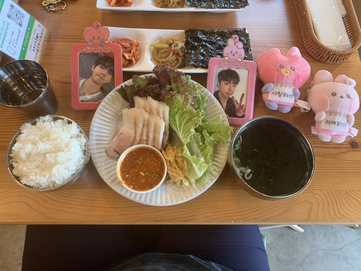 Mika19810705's tweet photo. 今日もYuniさん(@Yuniq3ix)と一緒に
ナムカフェ(@namcafe_s)でアミ活を💜
店内はARMYが大好きなBTS13周年の
装飾品が沢山、飾り付けされてるよ〜😍
ポッサムもドバイチョコ餅ピンスも
美味しかった😋また行きたいな〜🚙💨 https://t.co/2AzlAFyJ5j