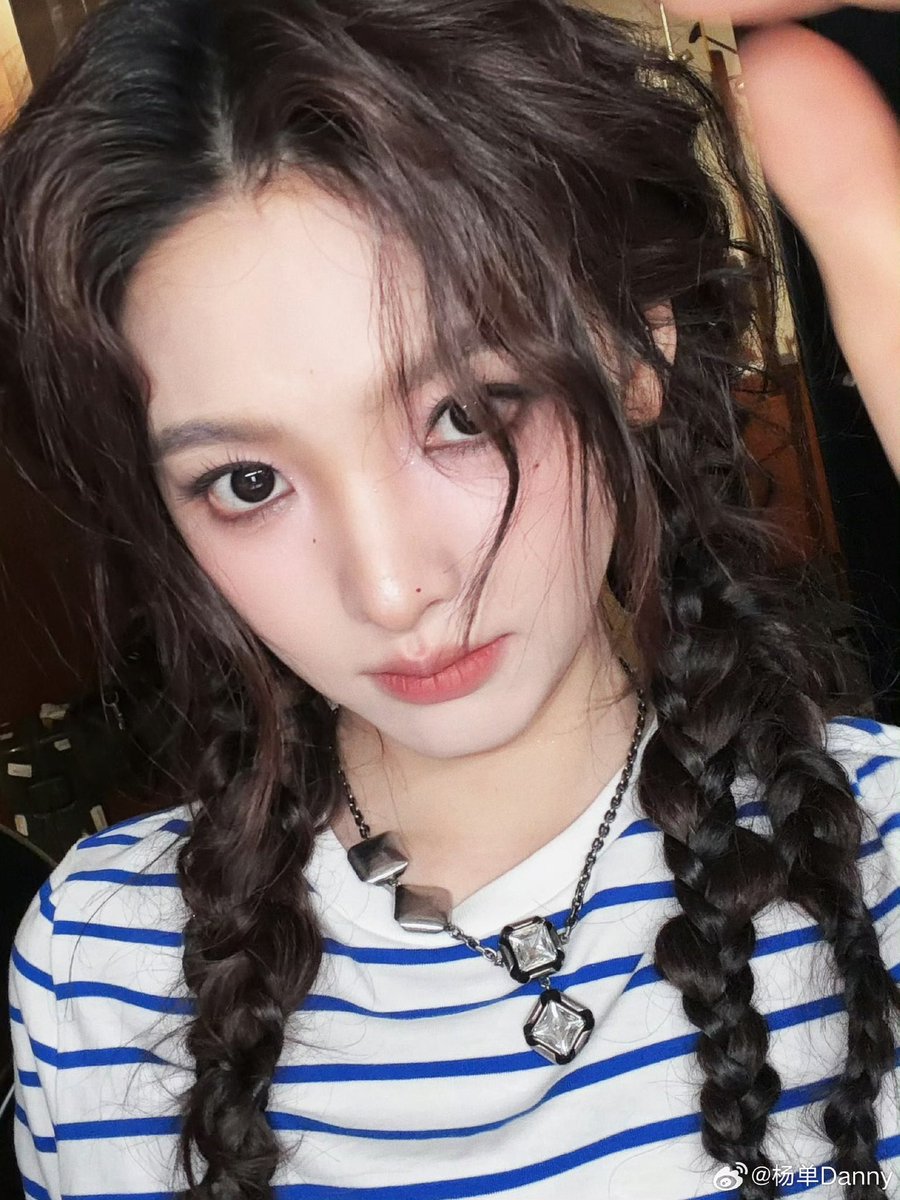 rruonans's tweet photo. Yang Dan (makeup artist) weibo update with Zhang Ruonan

(1/2)

#ZhangRuonan #章若楠 https://t.co/CQGKzECjK4