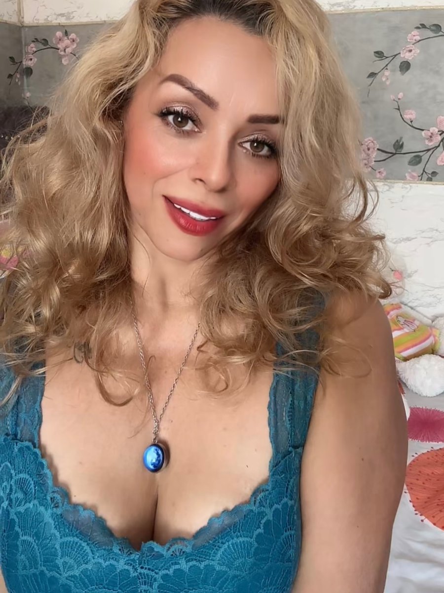theonejuana's tweet photo. Can you date a woman older than you? https://t.co/OlJ9F0QhLp https://t.co/VdVqSXsaoG