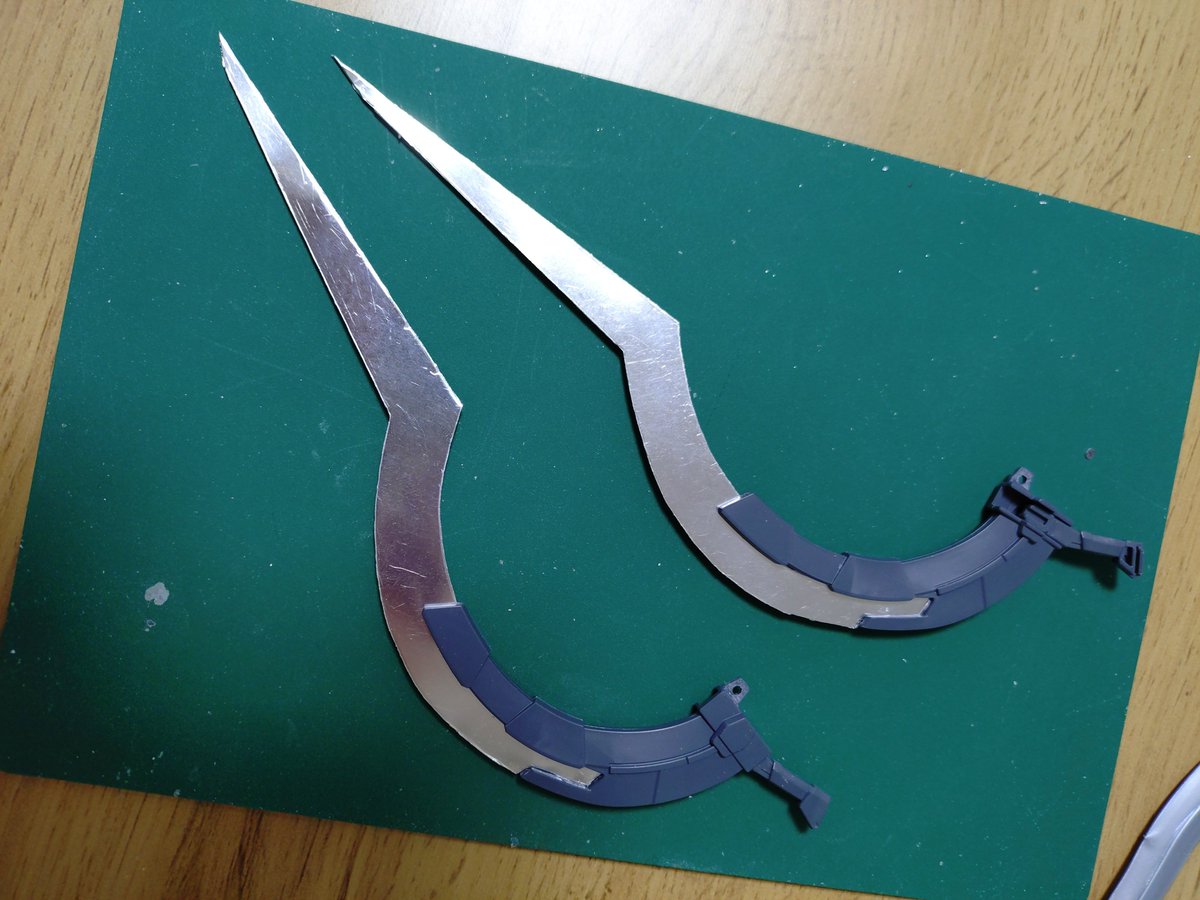 fujinami__'s tweet photo. #工作画像萌え
①まずは理想のカタチを方眼紙で作ります。
②アルミ板に転写して気合いで切り出します。
③刃付けします。
④カッコいいヒートショーテルが出来上がります。 https://t.co/l1nWfx8hqN