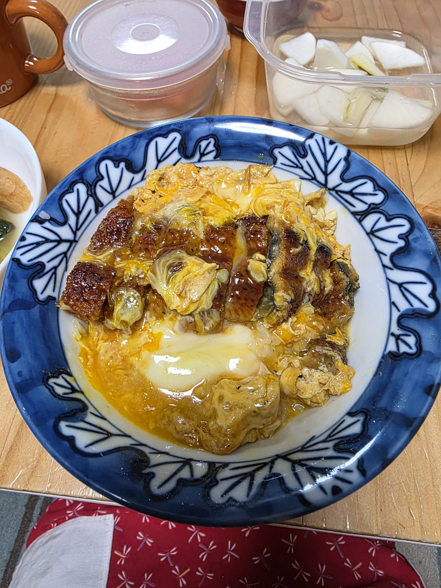 show_zwei's tweet photo. 母が力をつけたい！ってことで鰻の卵とじ丼_(:З｣∠)_
量が多いと言われました:(　´ᾥ`　):
理不尽んんんんんんんんん:(　´ᾥ`　): https://t.co/7OYC8PpjDg