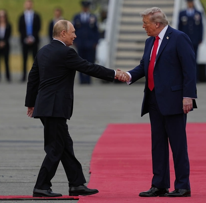 Giankar007's tweet photo. @Ignaciom123456 @geoestratego El desplante de Trump hacia putin https://t.co/3VxhnX4Gr9