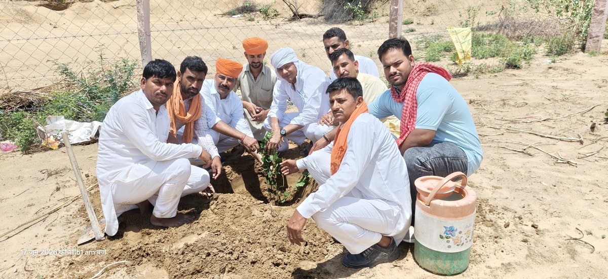HabitatHealer's tweet photo. To combat desertification, we must first cultivate a culture of stewardship.

Today, on World Day to Combat Desertification and Drought, we planted and distributed native saplings in the Thar Desert under our #FamilialForestry initiative.

Every native sapling is more than a tree—it is future shade, habitat, resilience, and hope.

#WorldDesertificationDay #RestoreLand #HolisticHabitatHealing #TharDesert