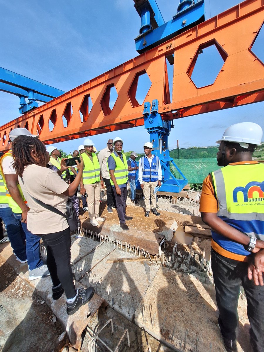 FelizNAVIDAF's tweet photo. De #Gando à #Cinkassé, les #infrastructures hydrauliques sortent de terre. Grâce à la vision de @FEGnassingbe, aucun territoire n’est oublié.
Châteaux d'eau et forages modernes se multiplient pour transformer concrètement le quotidien des familles.
#Togo https://t.co/VtQmjKIKhK