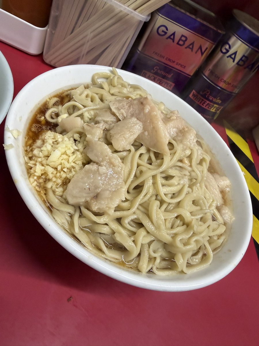 nao__919's tweet photo. ラーメン二郎 中山駅前店

大ラーメンぶた2枚
にんにくあぶら

今夜はマシャさんと一緒にNKYMへ♬♬
今日も最&amp;高🍜✨⤴️⤴️
めちゃくちゃ美味しかった〜🤤
豚もスープも麺も堪らないっす🤭
ご馳走様でした🙏 https://t.co/P54jlN4Ijr
