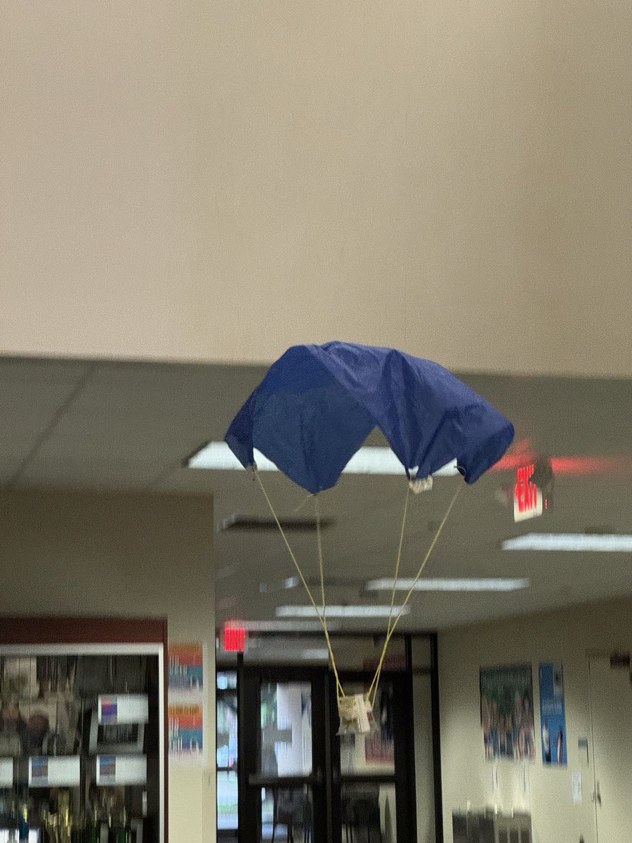 ChancellorComet's tweet photo. Our 4th graders tested their prototypes in Science today! @AliefScience https://t.co/txb0xTHGjo
