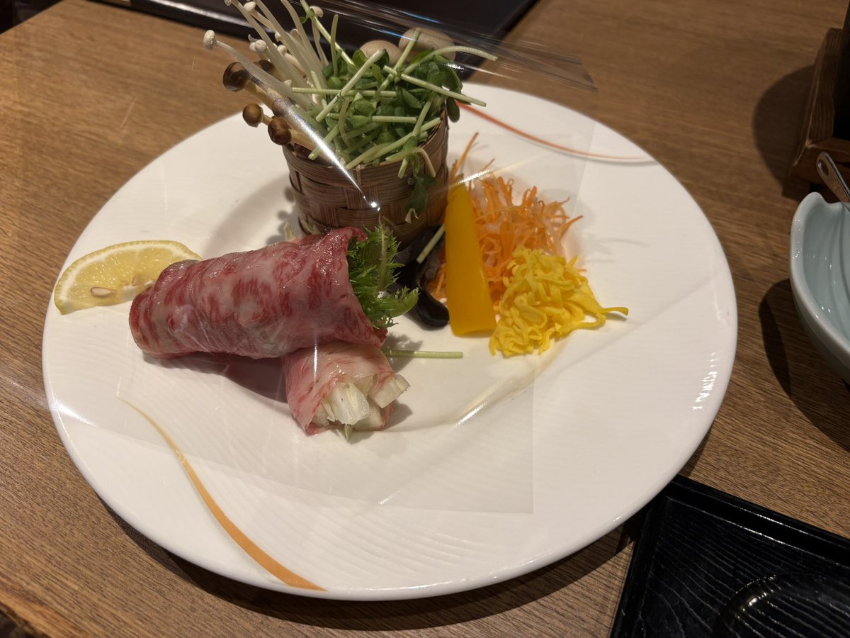 paugorgon's tweet photo. 温泉メシで腹がはち切れない方法…ない https://t.co/ljfCkHAL50