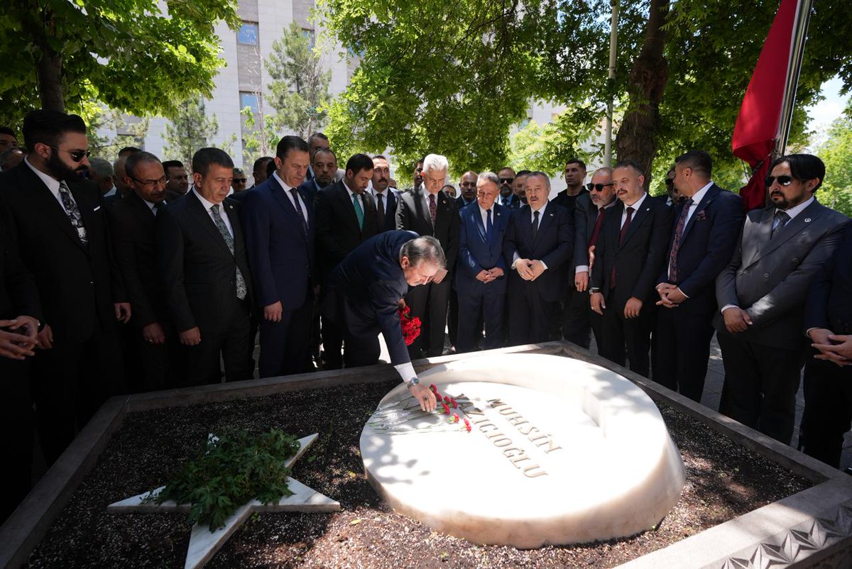 bbpgenelmerkez's tweet photo. Genel Başkanımız Sayın @Mustafa_Destici, Merkez Karar ve Yönetim Kurulu (MKYK) toplantımız öncesinde kurul üyelerimizle birlikte, Şehit Liderimiz Muhsin Yazıcıoğlu'nun Taceddin Dergâhı'ndaki kabrini ziyaret etti. https://t.co/v3hNb1ROu6
