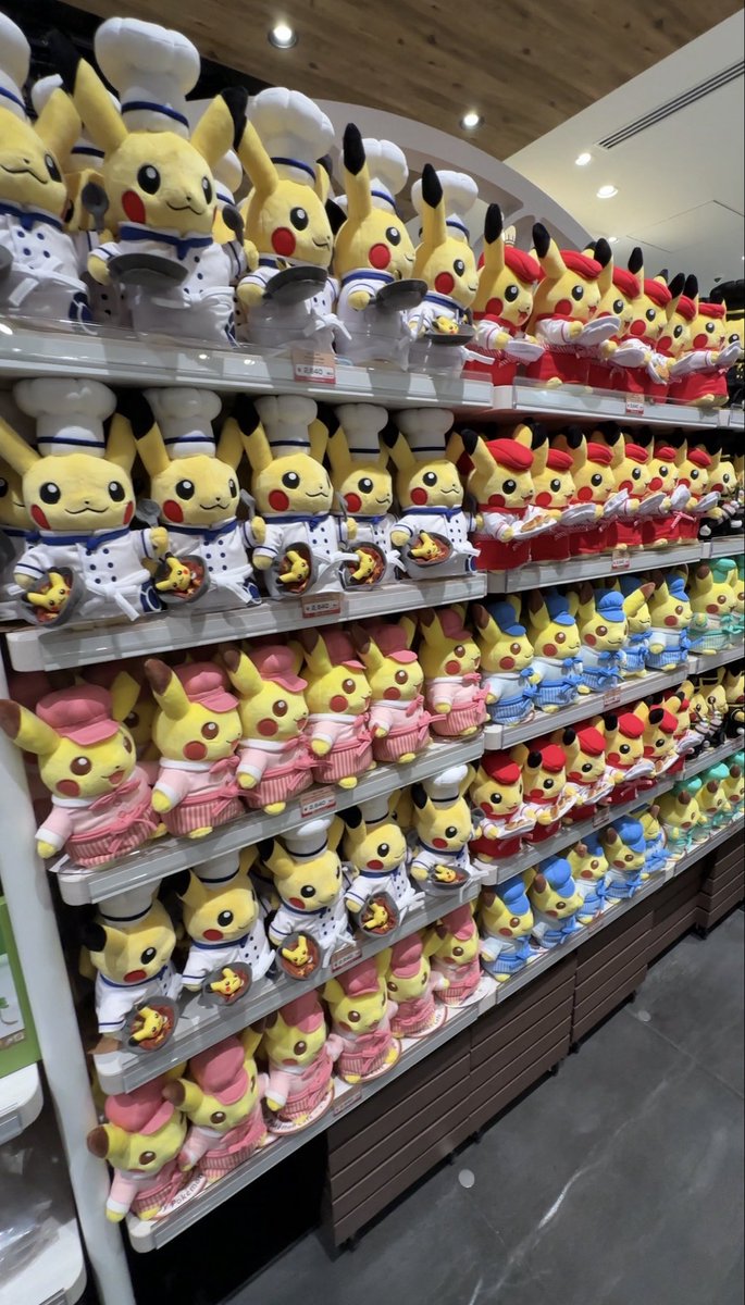 iko_yo's tweet photo. 🎉ポケモンカフェ TOKYOが約8年ぶりにリニューアル！

一足先に取材してきたよ🏃‍♂️

店内ステージで「ピカピカパフェ作りショー」が登場✨

キッズプレートにはぬりえコースター付き🫟
事前予約制なのでお早めに！
▼詳しくはこちら
https://t.co/NiqSjriSOF

©2026 Pokémon. ©1995-2026 Nintendo/Creatures Inc./GAME FREAK inc.

#ポケモンカフェ #子連れお出かけ #いこーよ