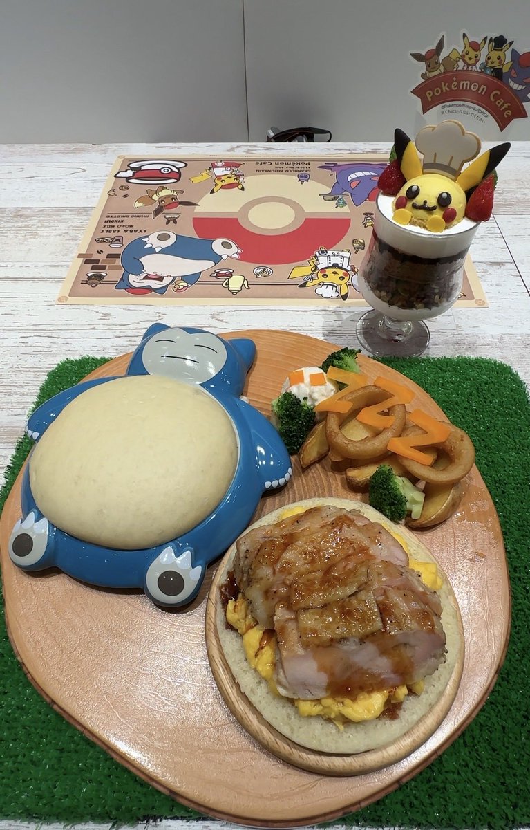 iko_yo's tweet photo. 🎉ポケモンカフェ TOKYOが約8年ぶりにリニューアル！

一足先に取材してきたよ🏃‍♂️

店内ステージで「ピカピカパフェ作りショー」が登場✨

キッズプレートにはぬりえコースター付き🫟
事前予約制なのでお早めに！
▼詳しくはこちら
https://t.co/NiqSjriSOF

©2026 Pokémon. ©1995-2026 Nintendo/Creatures Inc./GAME FREAK inc.

#ポケモンカフェ #子連れお出かけ #いこーよ