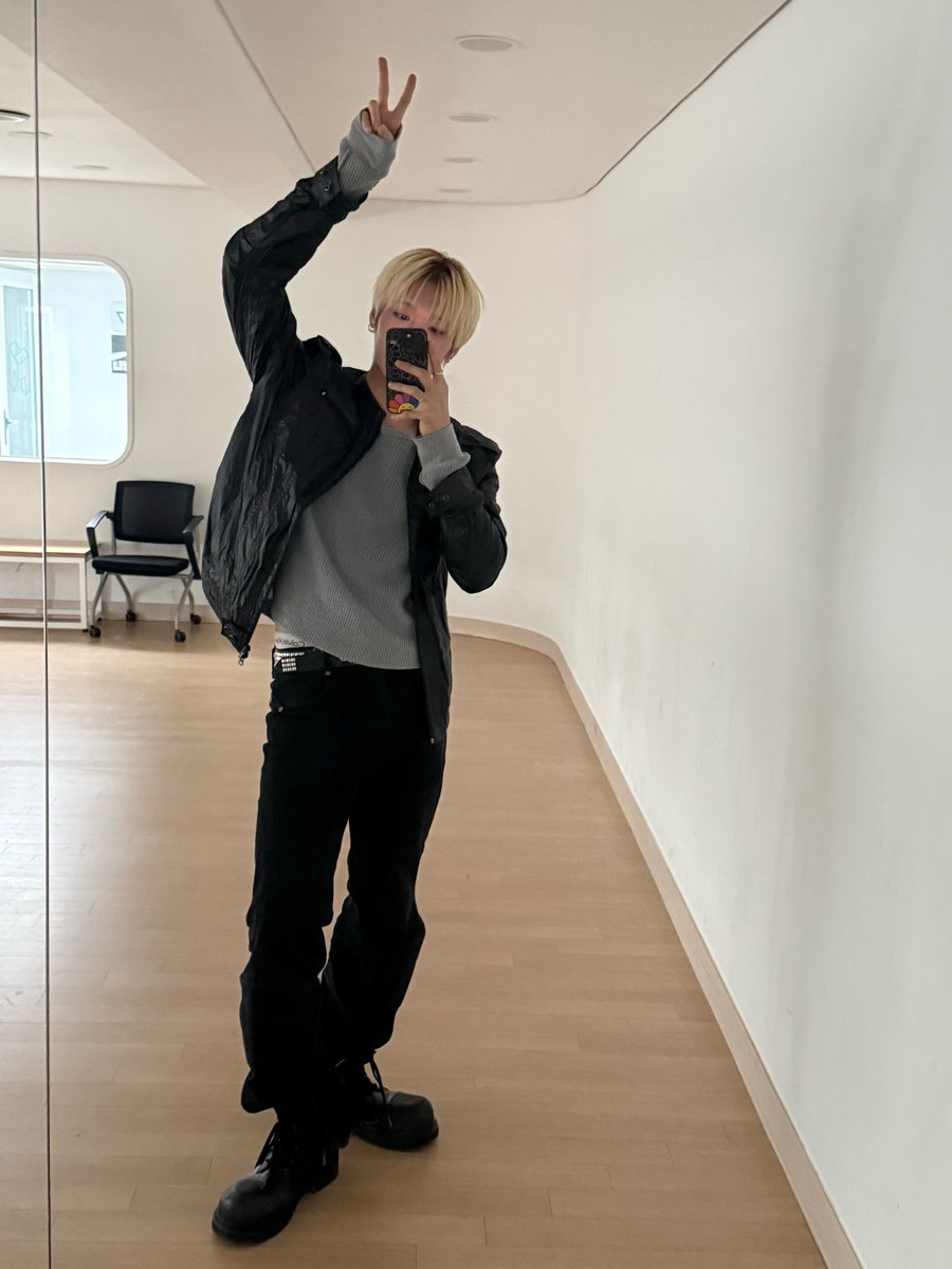 chaekitS2's tweet photo. 걍 이렇��� 생겨먹고 
애교개많은 남자인게 날 ㅁㅊ게함 https://t.co/714sWyJZmJ